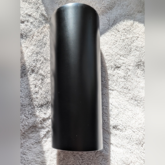 EUC 2018 Starbucks Matte Black Embossed Siren 24oz Tumbler W/ Straw and Lid - Picture 4 of 10